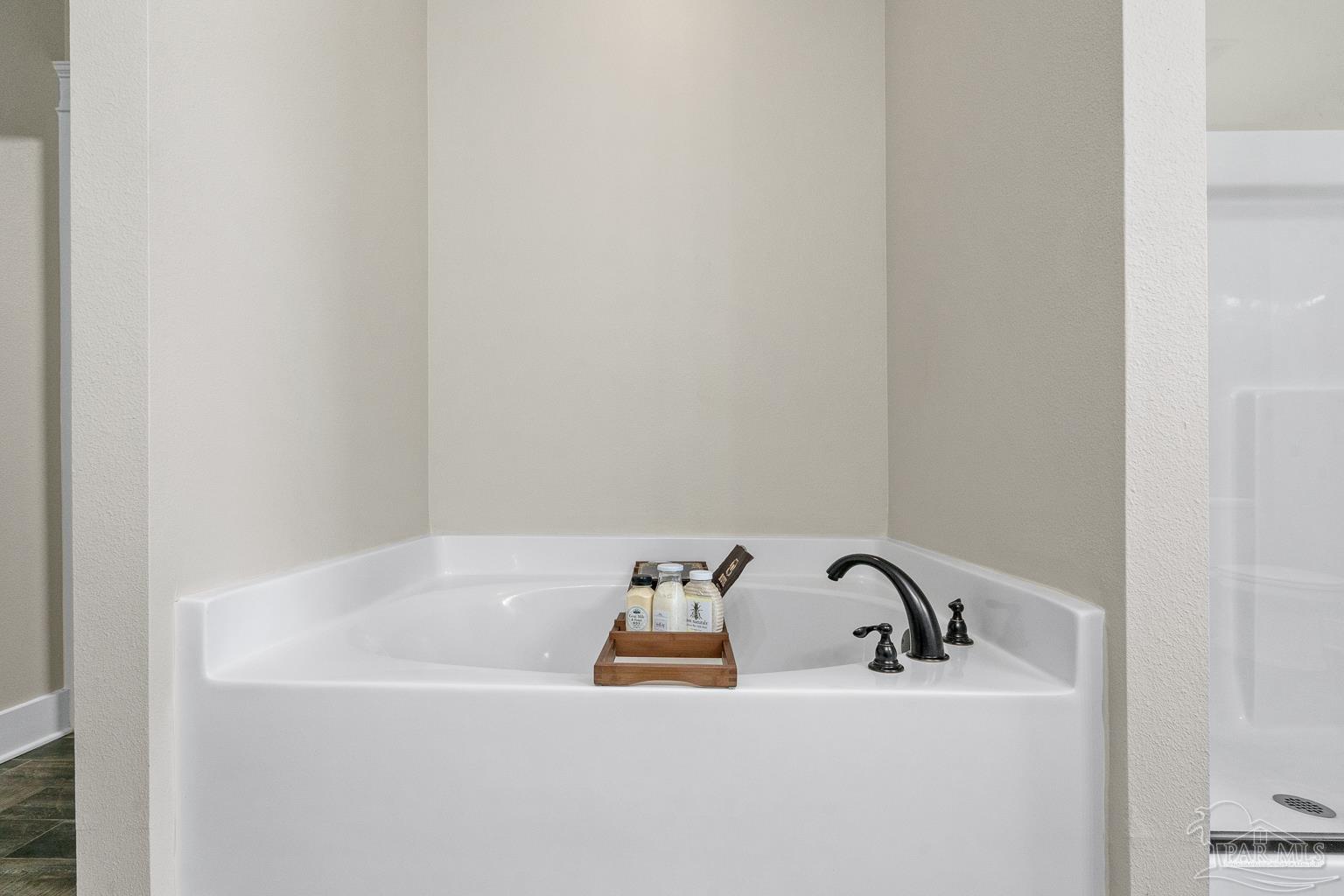 3550 Molino Road Molino, FL 32577 - Photo 35 of 68 a bathroom with a bathtub