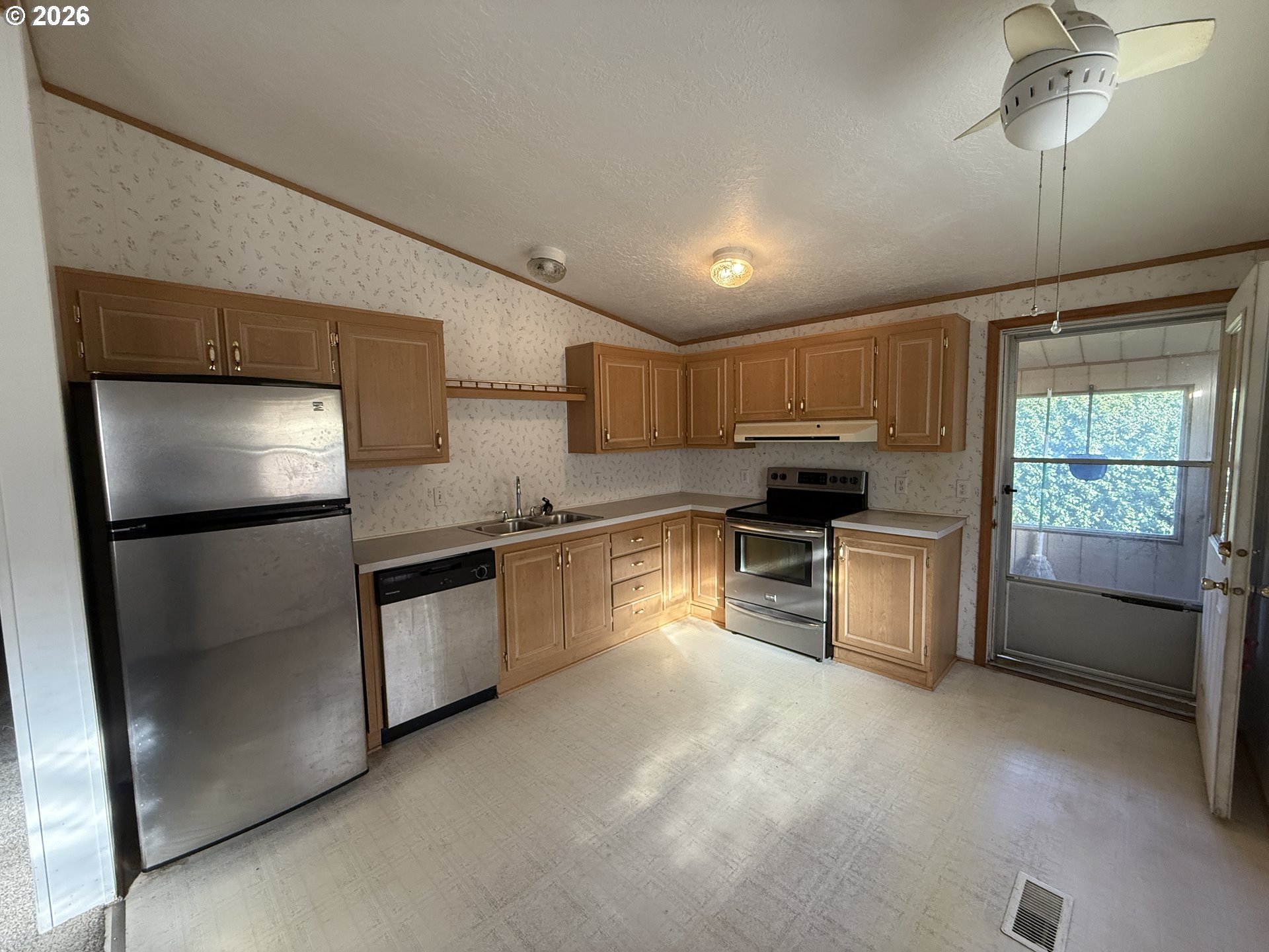 63625 North Spring Road Coos Bay, OR 97420 - Photo 6 of 19 Gallery Image 6