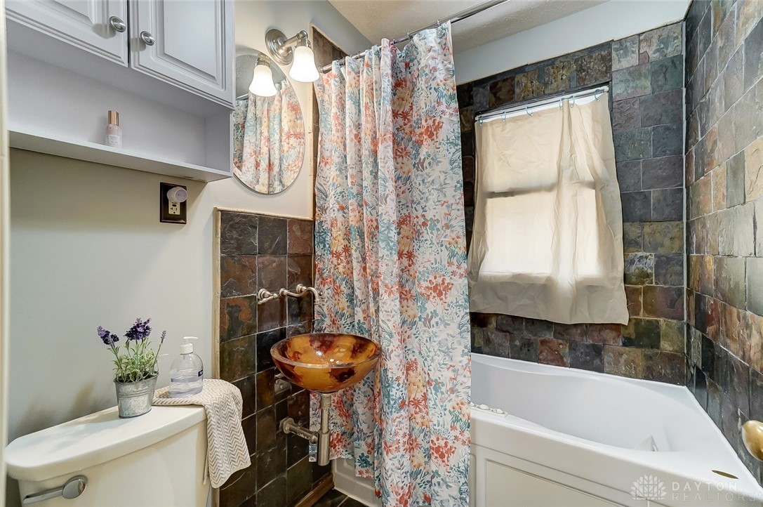1867 Quincy Road Springfield, OH 45505 - Photo 21 of 39