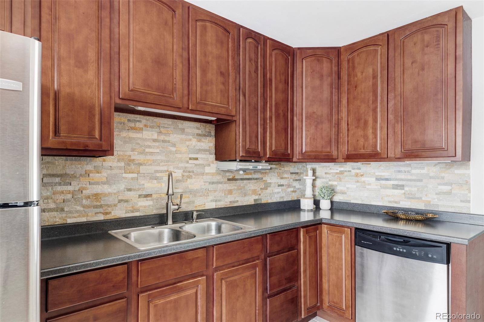 7523 Raritan Street Denver, CO 80221 - Photo 9 of 30 Gallery Image 9