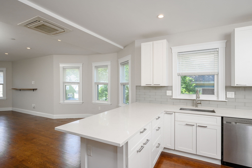 24 Mt Ida Road, Unit 2 Boston, MA 02122 - Photo 5 of 24