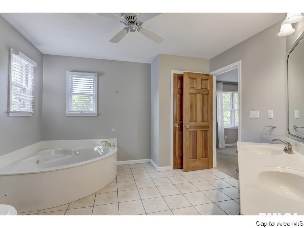 2609 Hastings Road Chatham, IL 62629 - Photo 17 of 33 Gallery Image 17