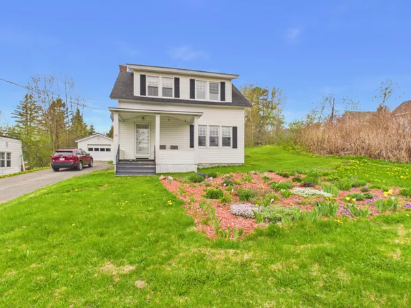 $129,900 | 131 Main Street, Van Buren, ME 04785