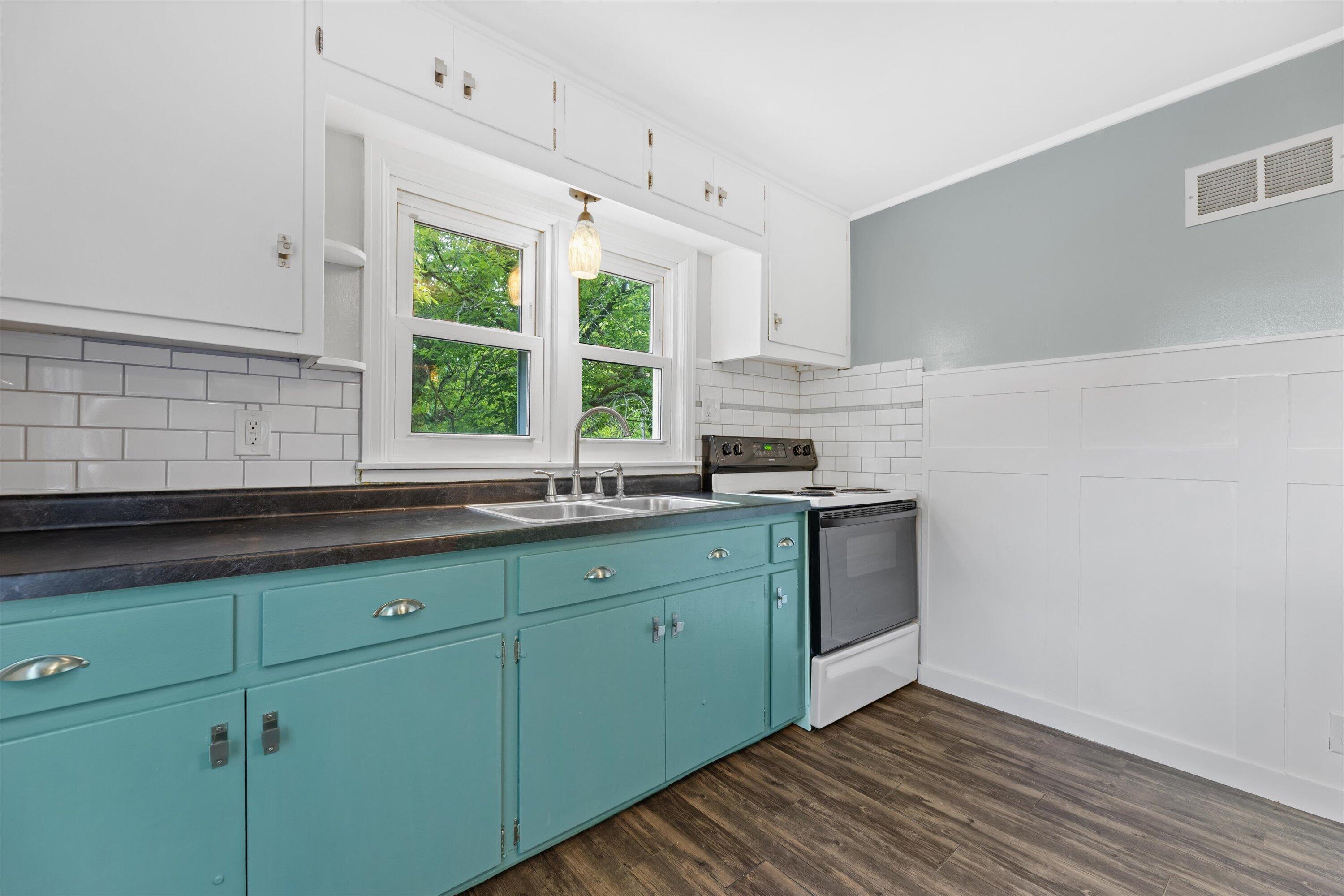 N132W18286 Rockfield Road Germantown, WI 53076 - Photo 19 of 56 Upper North Kitchen