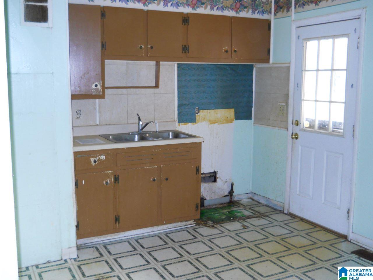 756 30th Place Southwest Birmingham, AL 35221 - Photo 2 of 16