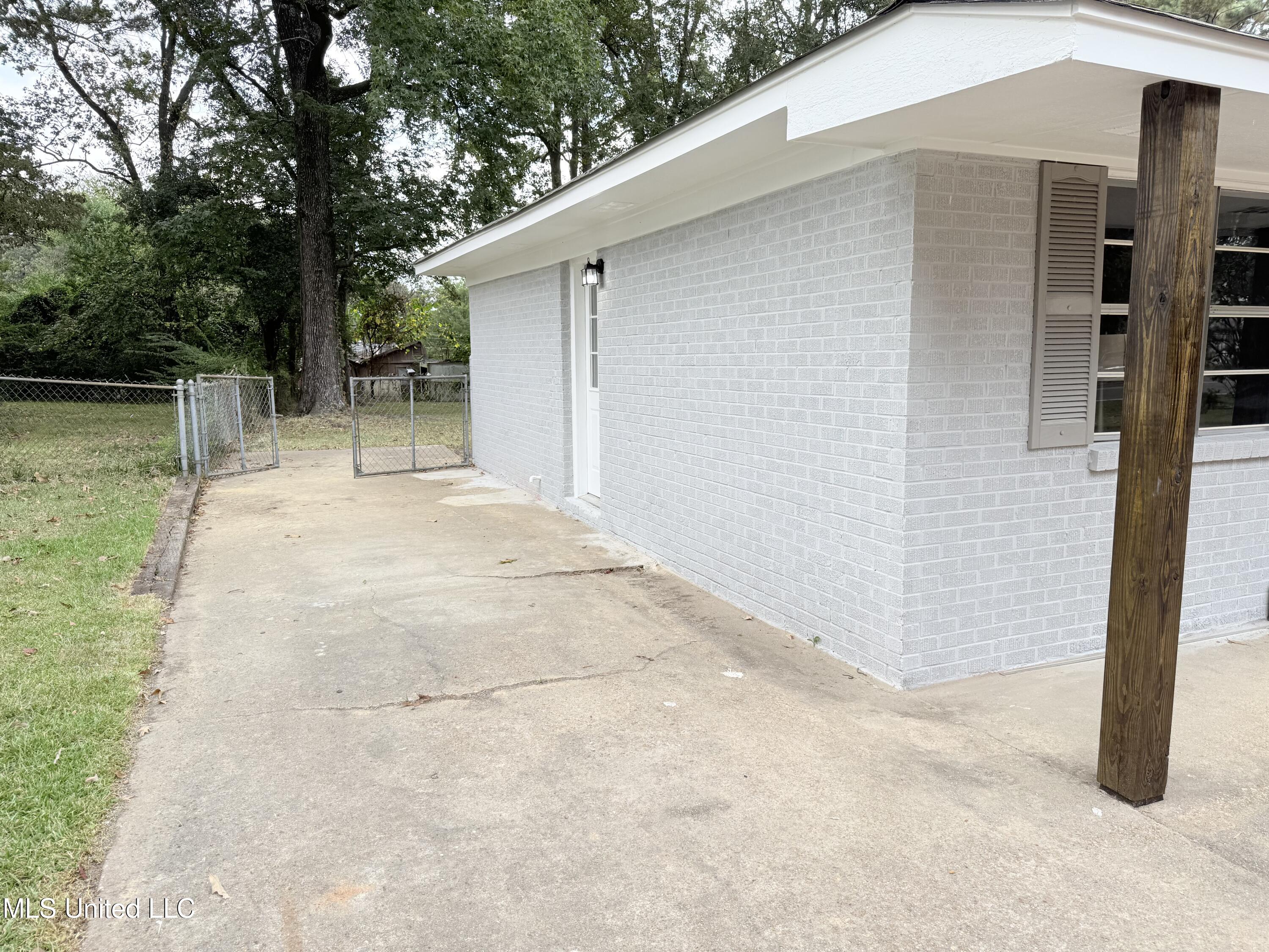 408 Cleary Road Richland, MS 39218 - Photo 8 of 40 IMG_6055