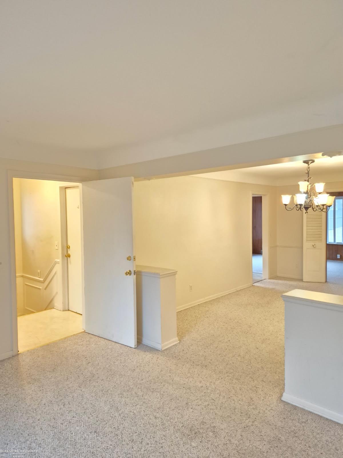 832 Harcourt Road Grosse Pointe Park, MI 48230 - Photo 3 of 16