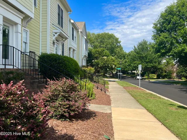 $2,475 | 910 Highgrove Drive, Chapel Hill, NC 27516