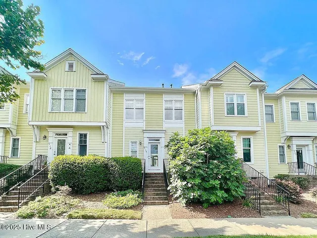 $2,475 | 910 Highgrove Drive, Chapel Hill, NC 27516