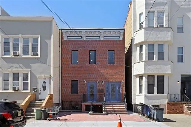 $3,600 | 315 New York Avenue, Unit 2, Jersey City, NJ 07307