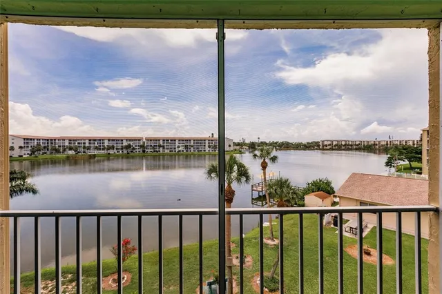 $138,900 | 3635 Lake Bayshore Drive, Unit J410, Bradenton, FL 34205