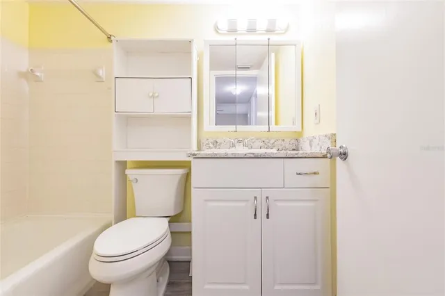 $138,900 | 3635 Lake Bayshore Drive, Unit J410, Bradenton, FL 34205