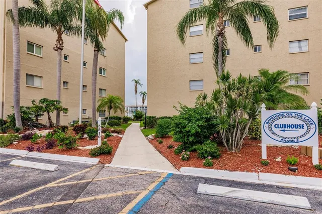 $138,900 | 3635 Lake Bayshore Drive, Unit J410, Bradenton, FL 34205