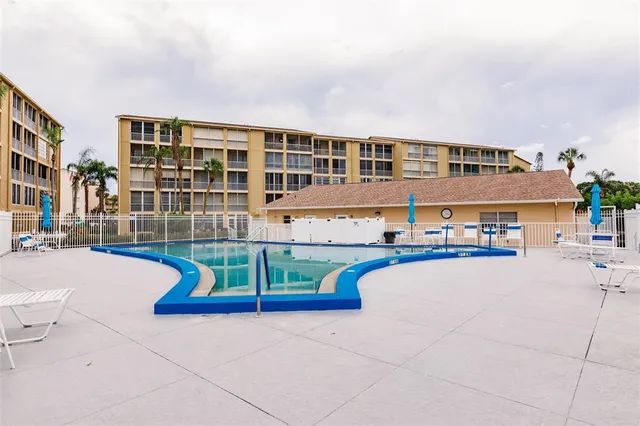 $138,900 | 3635 Lake Bayshore Drive, Unit J410, Bradenton, FL 34205