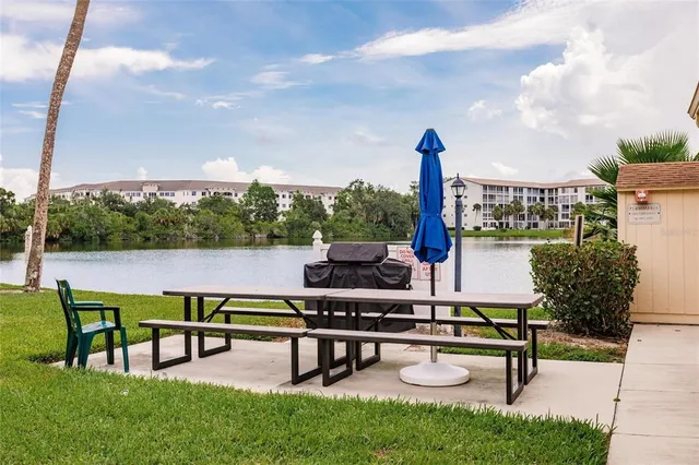 $138,900 | 3635 Lake Bayshore Drive, Unit J410, Bradenton, FL 34205
