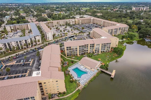 $138,900 | 3635 Lake Bayshore Drive, Unit J410, Bradenton, FL 34205