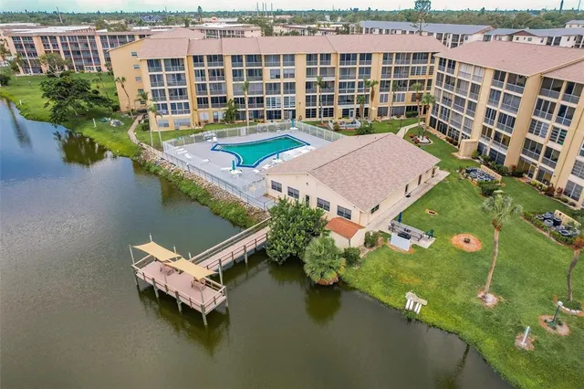 $138,900 | 3635 Lake Bayshore Drive, Unit J410, Bradenton, FL 34205