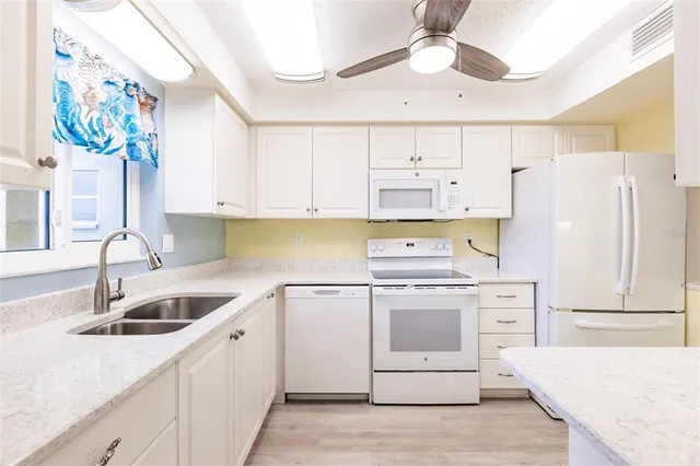 $138,900 | 3635 Lake Bayshore Drive, Unit J410, Bradenton, FL 34205