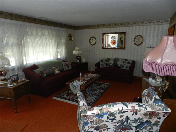 29 Stoneleigh Road Worcester, MA 01606 - Photo 4 of 14 Gallery Image 4