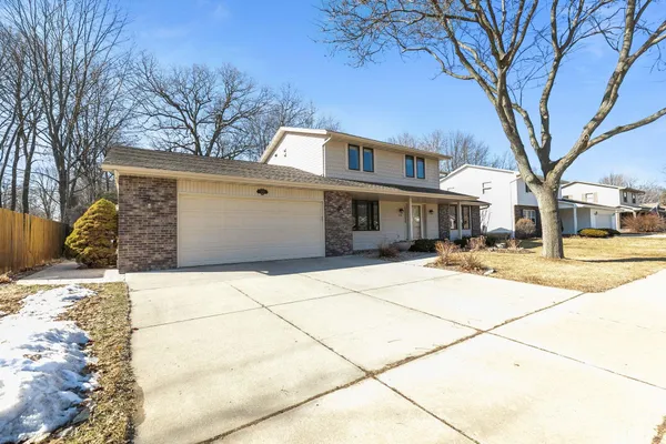 $415,000 | 3329 South Bob-O-Link Lane, Appleton, WI 54915