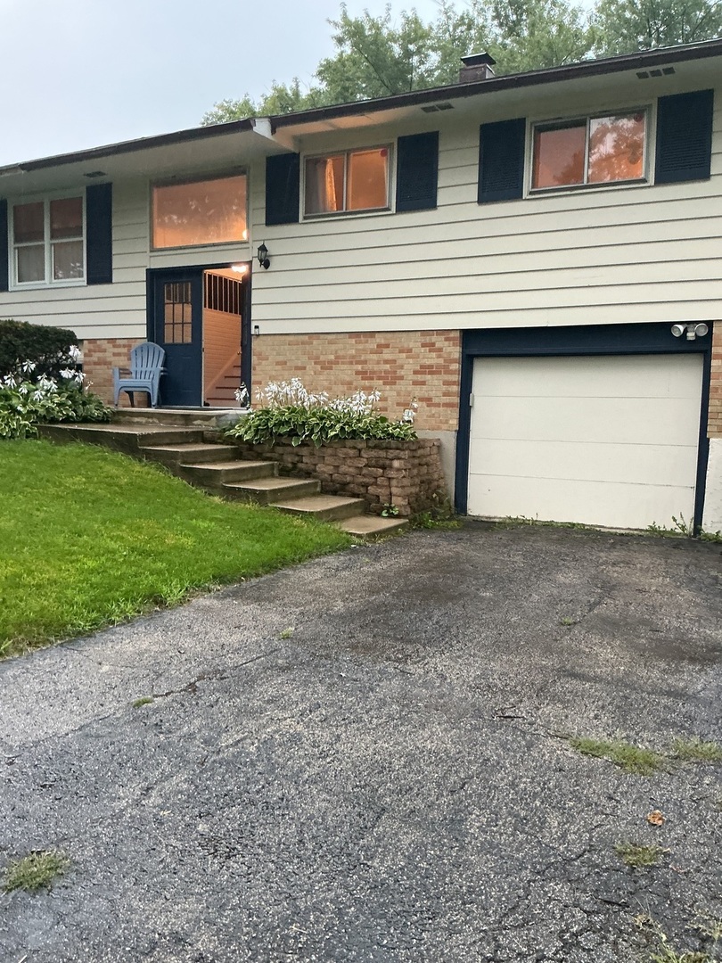 21W205 Coronet Road Lombard, IL 60148 - Photo 2 of 20 Gallery Image 2