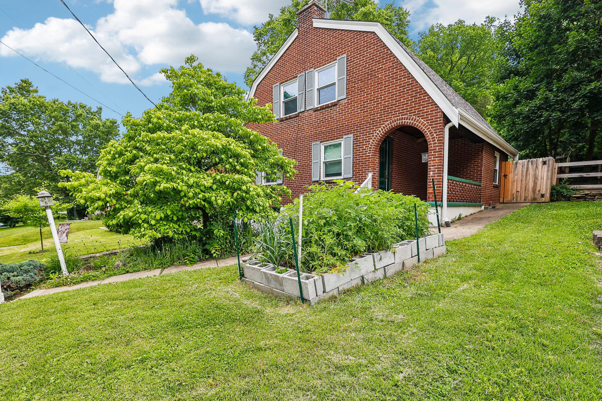 1422 Amsterdam Road Covington, KY 41011 - Photo 1 of 38