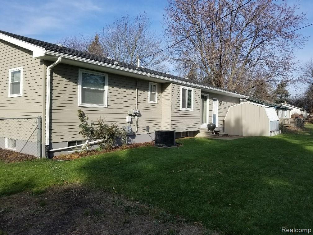 5242 Meadowlawn Road Fowlerville, MI 48836 - Photo 6 of 44 20171120_102401_resized.jpg