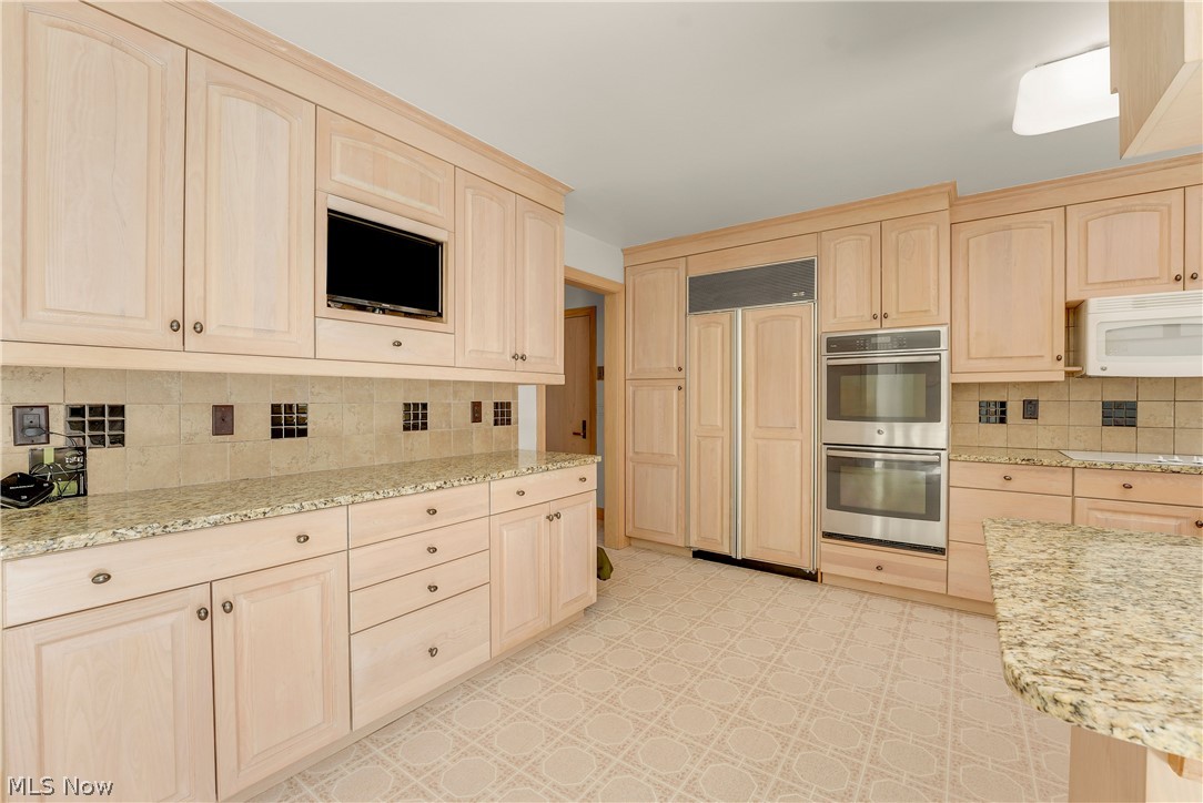 13015 Pearl Road Chardon, OH 44024 - Photo 8 of 50