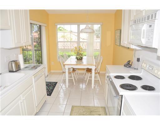 17263 Boca Club Boulevard, Unit 8 Boca Raton, FL 33487 - Photo 2 of 24 kitchen