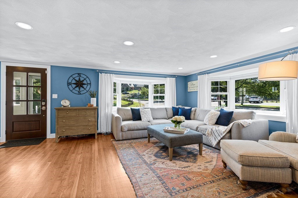 71 Slayton Road Melrose, MA 02176 - Photo 4 of 38 Gallery Image 4