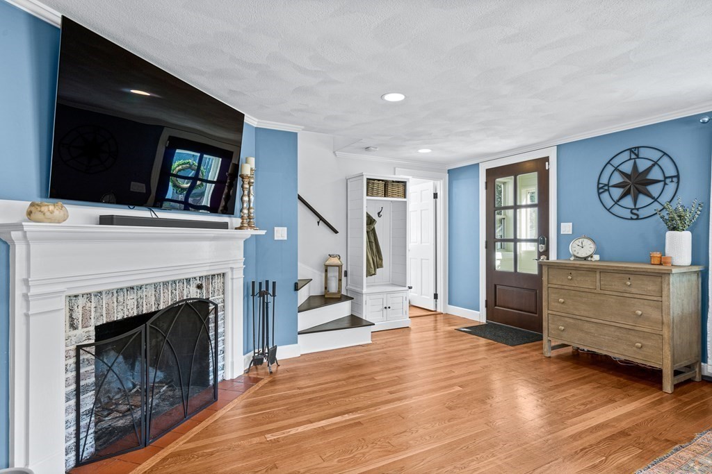 71 Slayton Road Melrose, MA 02176 - Photo 6 of 38 Gallery Image 6