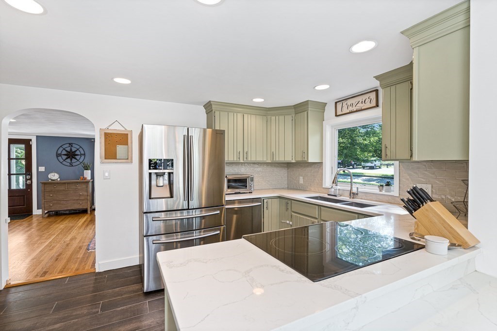 71 Slayton Road Melrose, MA 02176 - Photo 9 of 38 Gallery Image 9