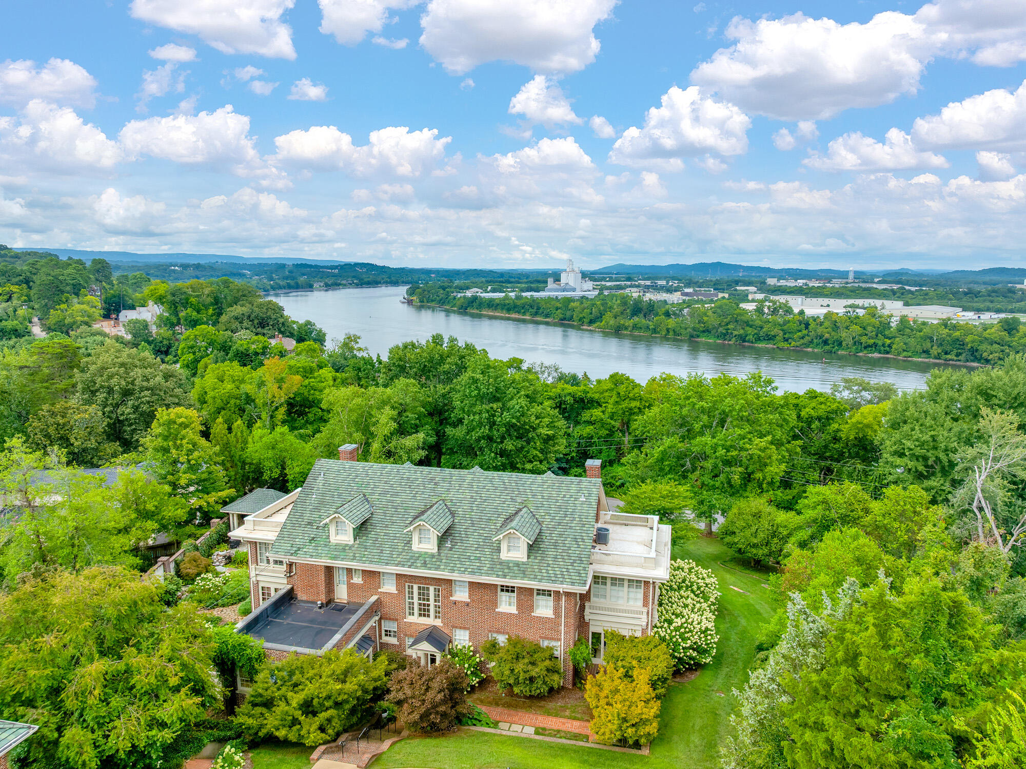 1631 Hillcrest Road Chattanooga, TN 37405 - Photo 2 of 5 Beautiful Home with River Views
