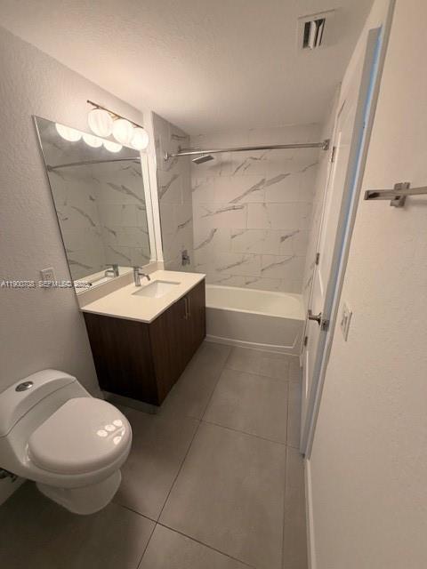 1005 Spring Garden Road, Unit 220 Miami, FL 33136 - Photo 4 of 35 a bathroom with a sink a toilet and a bathtub