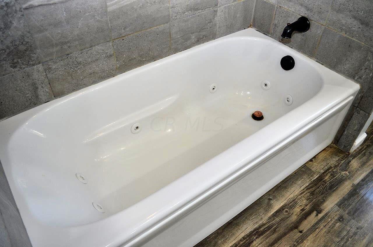 940 County Line Road Northeast Bremen, OH 43107 - Photo 31 of 53 Full Bathroom-940 County Line Road NE Bremen OH 43107