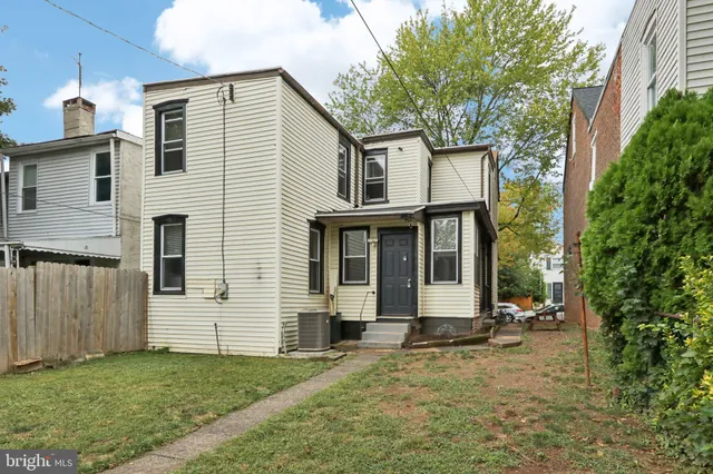 $249,999 | 418 Walnut Street, Pottstown, PA 19464