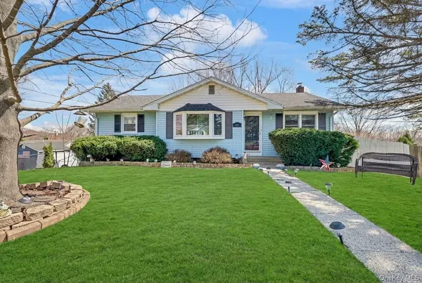 $425,000 | 10 Renfrewshire Drive, Middletown, NY 10941