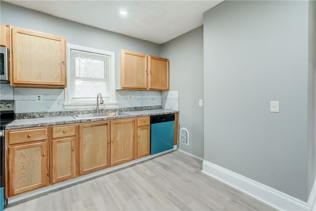 311 Linden Street, Unit UP Rochester, NY 14620 - Photo 4 of 17