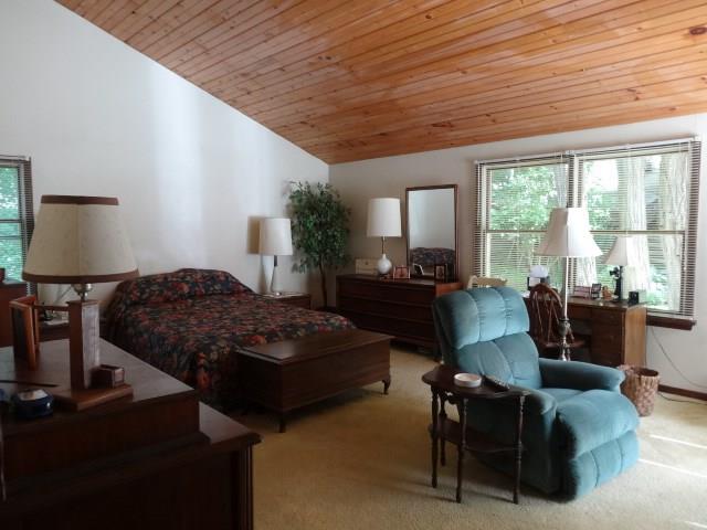 Master bed room. cathedral ceiling, on suite bath, walk in closet.