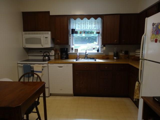 199 Old Oak Road Canonsburg, PA 15317 - Photo 9 of 21 Eat in kitchen.