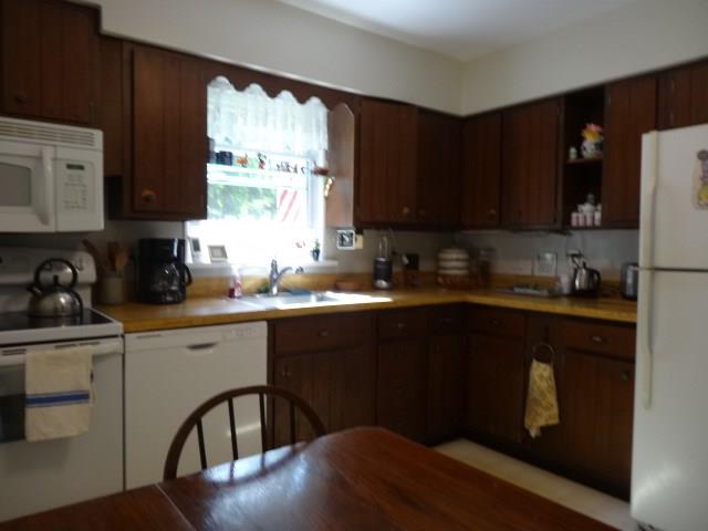 199 Old Oak Road Canonsburg, PA 15317 - Photo 10 of 21 Bright and tidy kitchen.