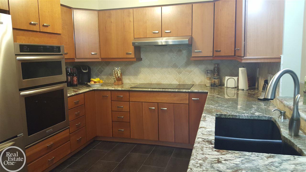 778 Leinster Road Rochester, MI 48309 - Photo 18 of 33 31329649-17.JPG
