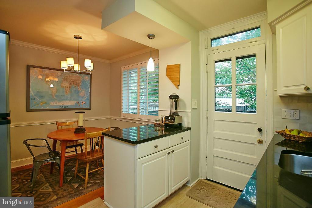 1110 Portner Road Alexandria, VA 22314 - Photo 11 of 30 Kitchen