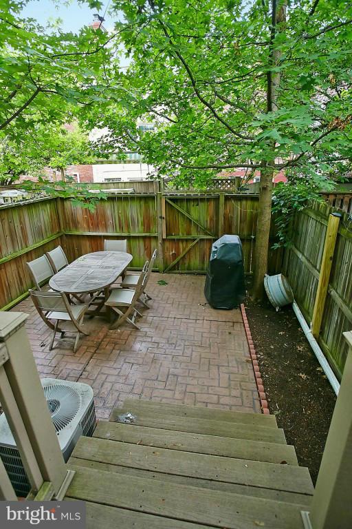 1110 Portner Road Alexandria, VA 22314 - Photo 26 of 30 Exterior (Rear)