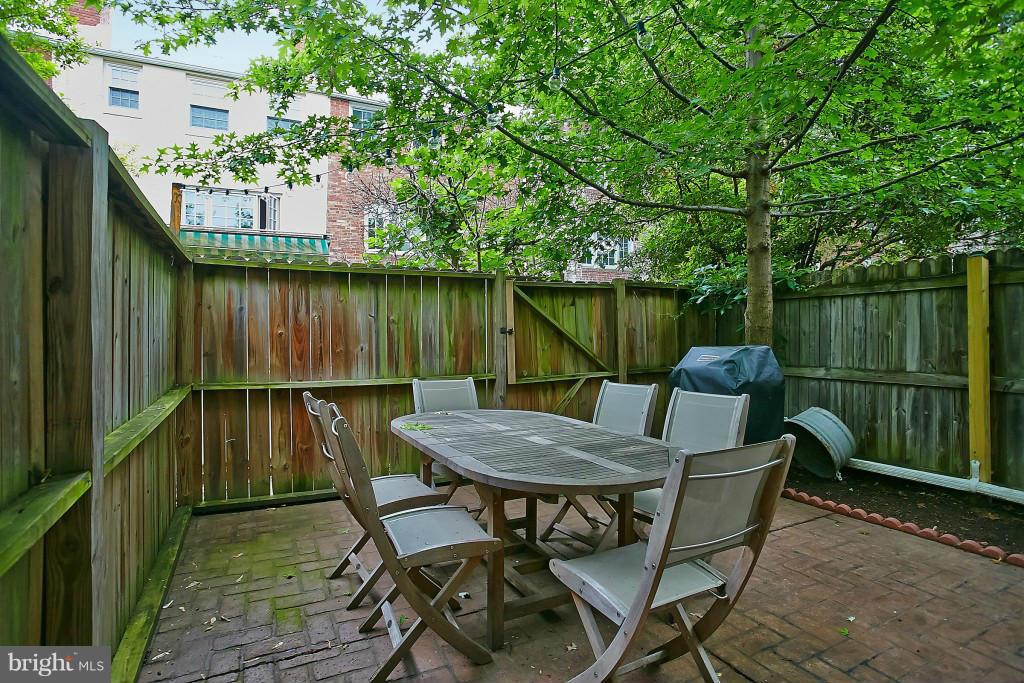 1110 Portner Road Alexandria, VA 22314 - Photo 27 of 30 Exterior (Rear)