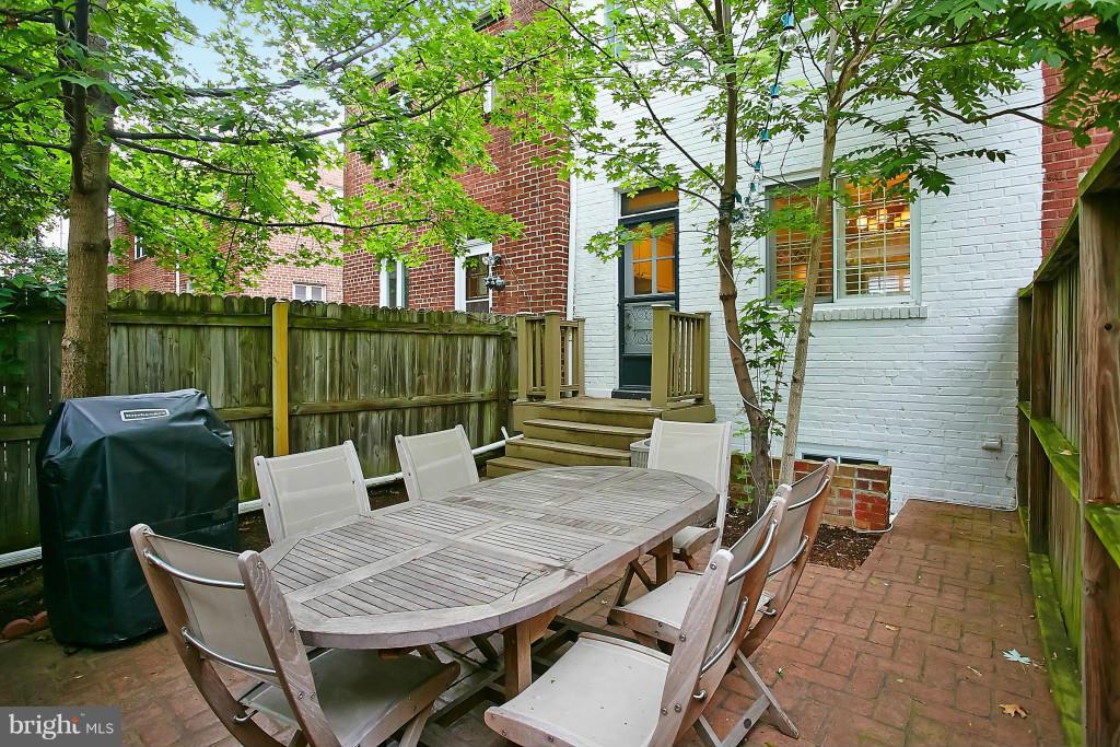 1110 Portner Road Alexandria, VA 22314 - Photo 28 of 30 Exterior (Rear)