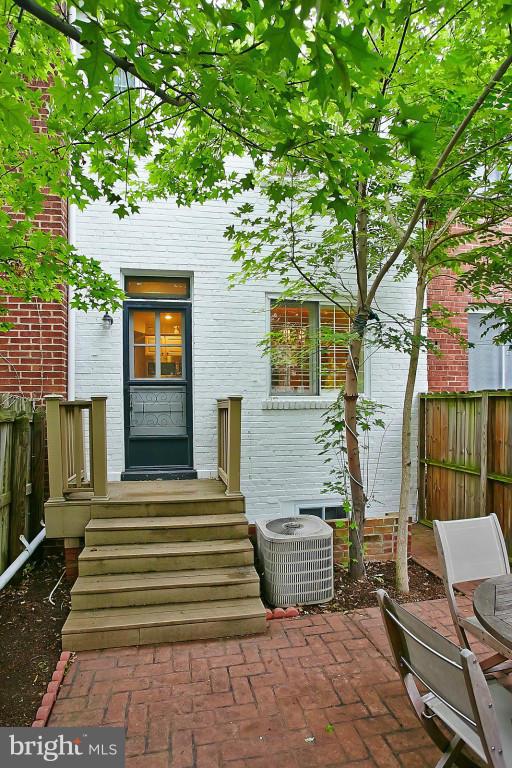 1110 Portner Road Alexandria, VA 22314 - Photo 29 of 30 Exterior (Rear)