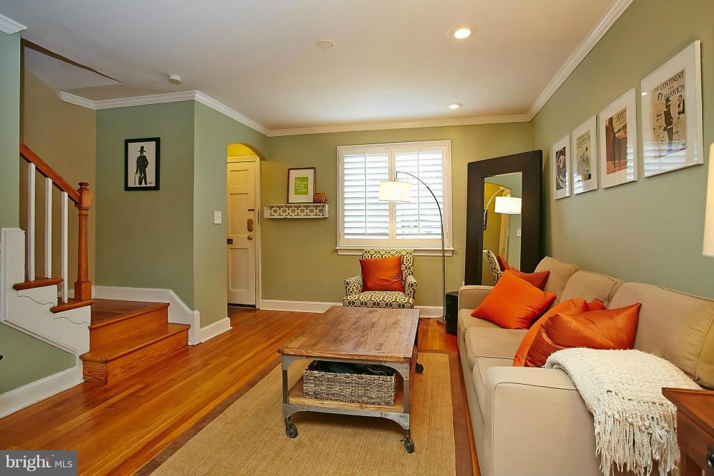 1110 Portner Road Alexandria, VA 22314 - Photo 7 of 30 Living Room
