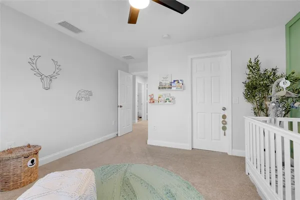 a view of livingroom with furniture and ceiling fan