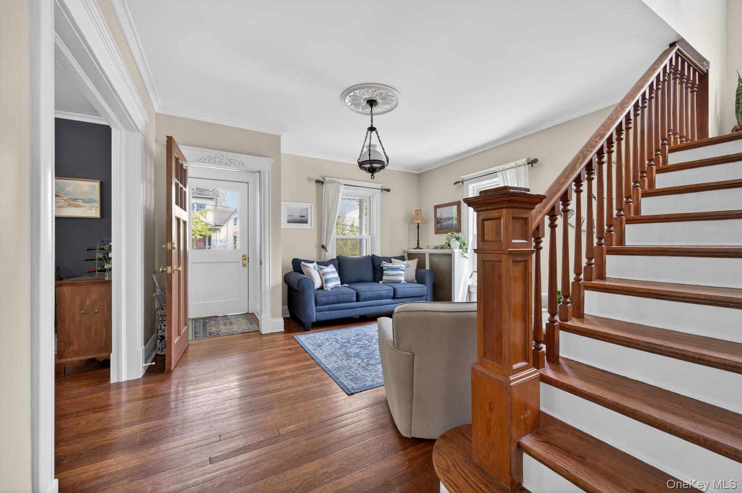 17 Riggs Place Locust Valley, NY 11560 - Photo 8 of 25 Living room
